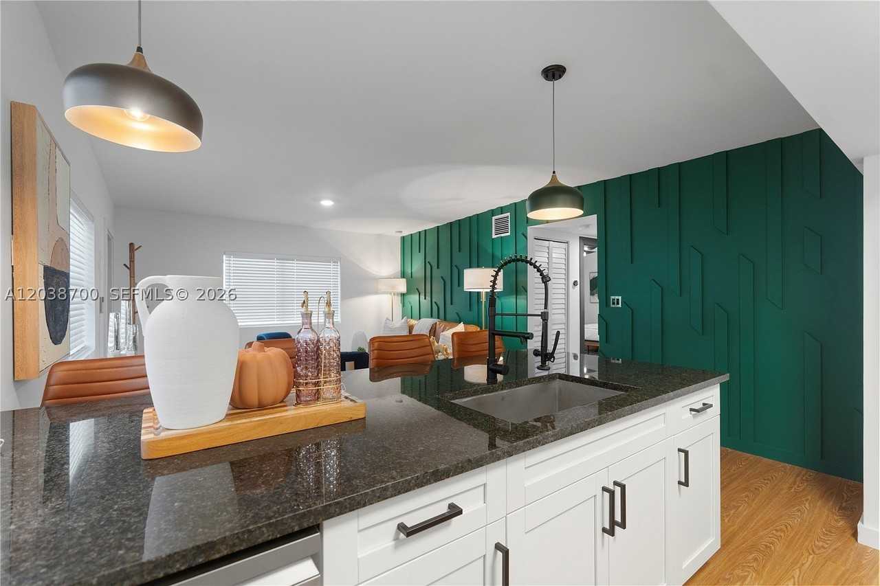 1428 Ne 153rd Ter - Photo 7 of 31