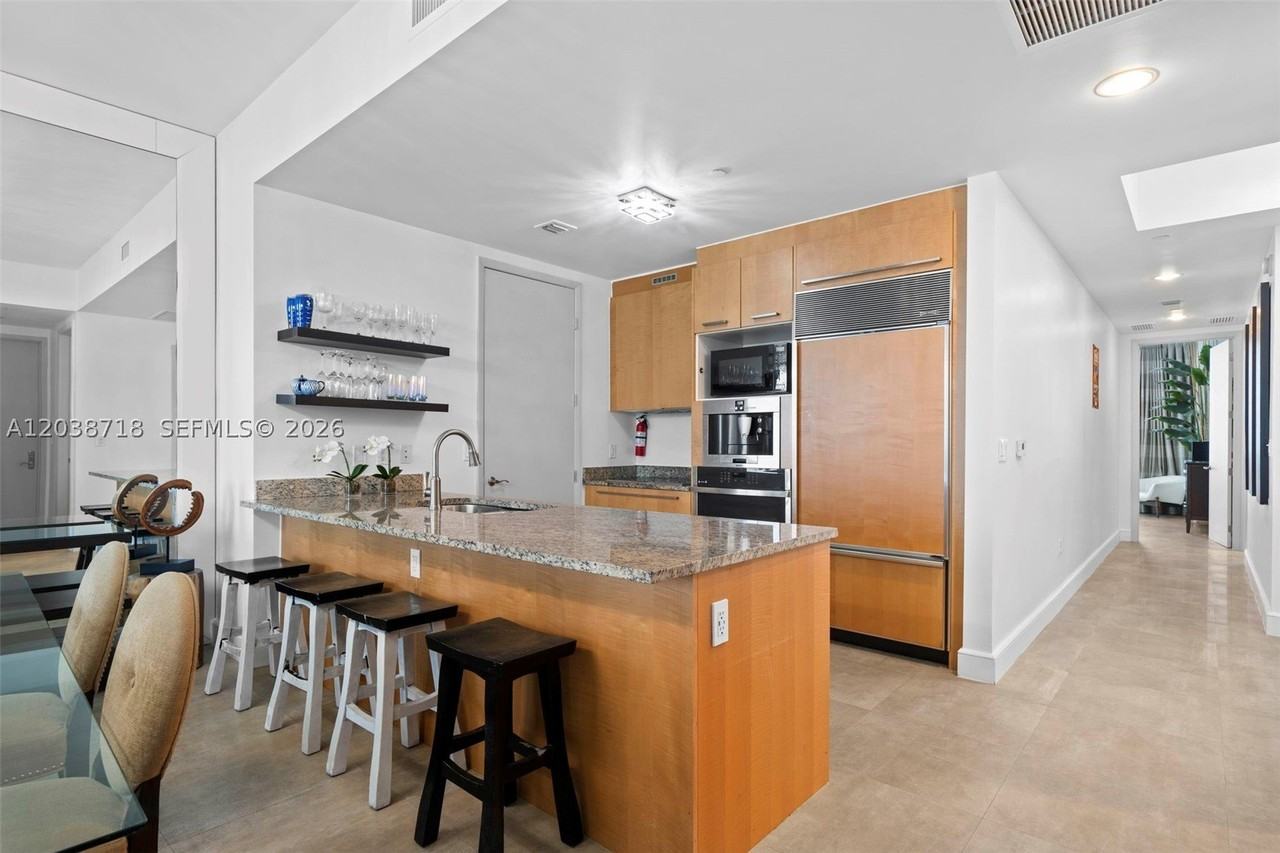 15901 Collins Ave #1502 - Photo 4 of 30