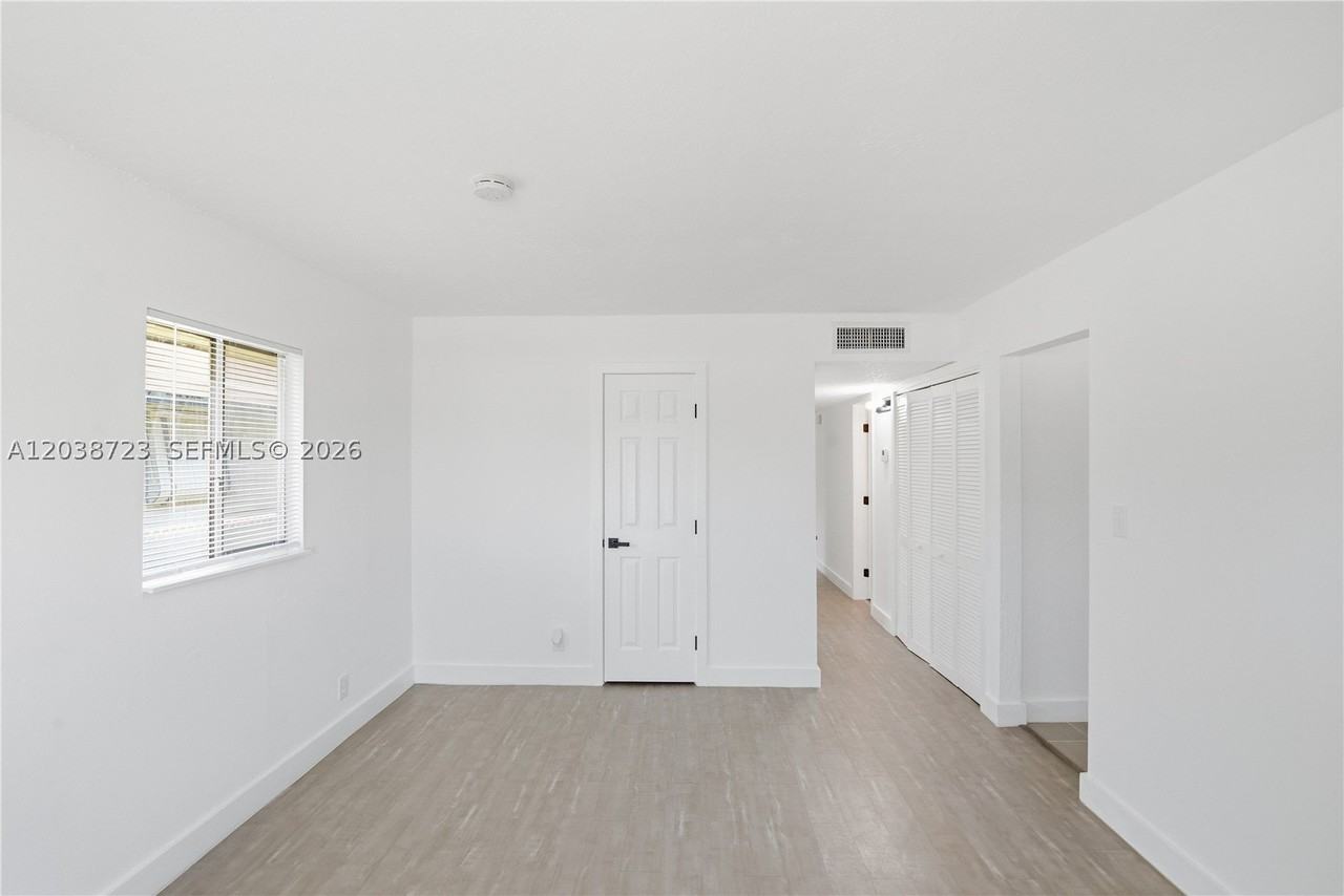 921 Nw 5th Ave - Photo 3 of 22
