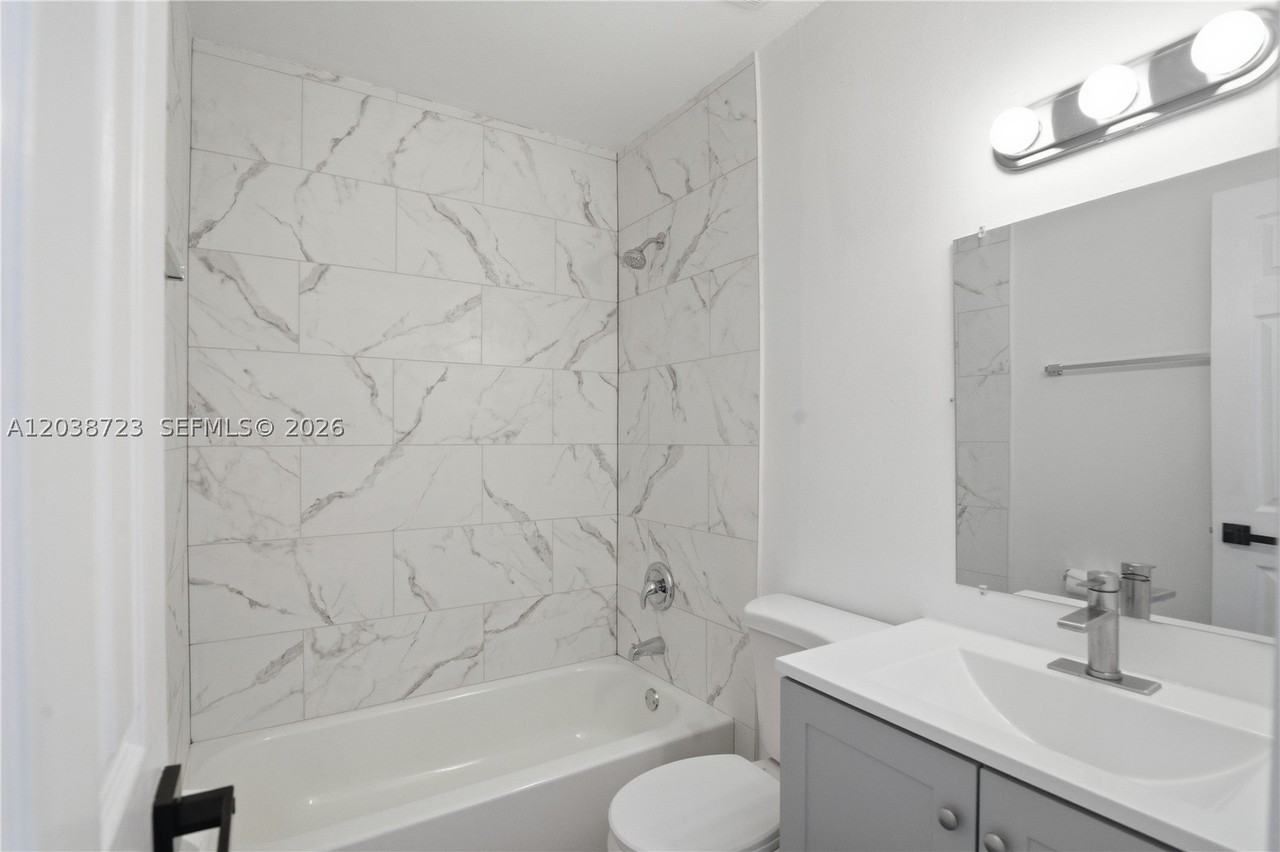 921 Nw 5th Ave - Photo 6 of 22