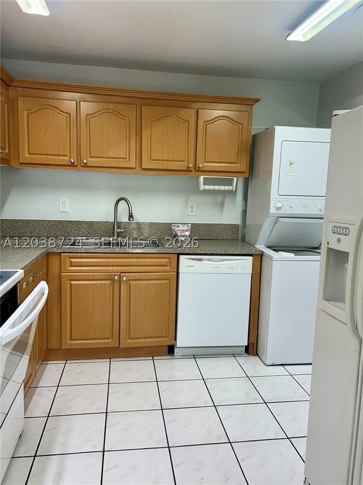 19436 Nw 53rd Pl #3 - Photo 6 of 13