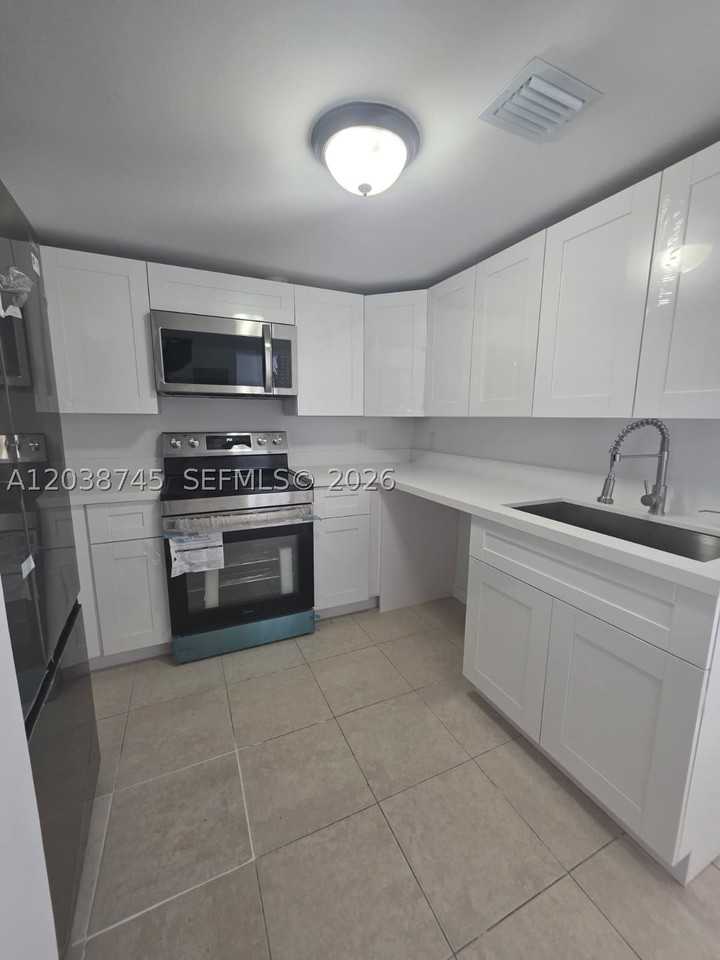 831 Sw 3rd St #831 - Photo 2 of 19