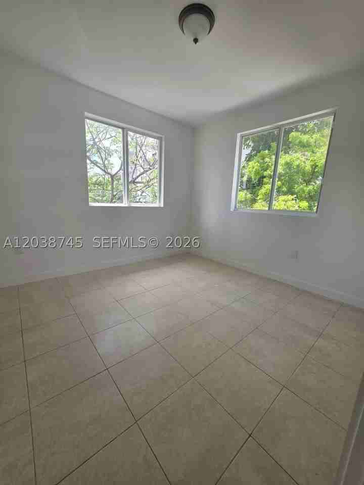 831 Sw 3rd St #831 - Photo 5 of 19