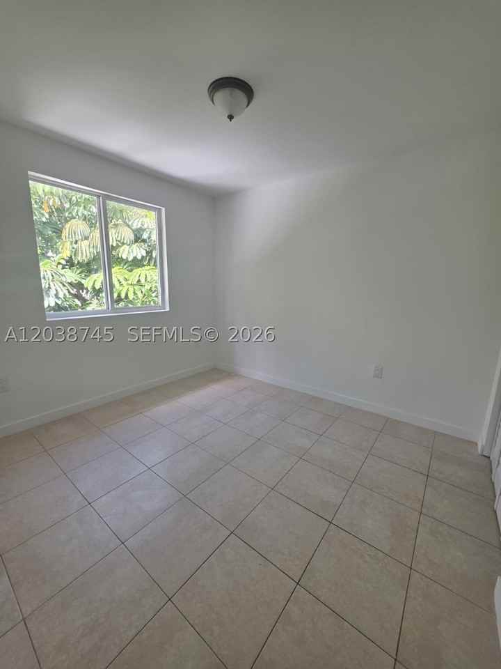 831 Sw 3rd St #831 - Photo 7 of 19