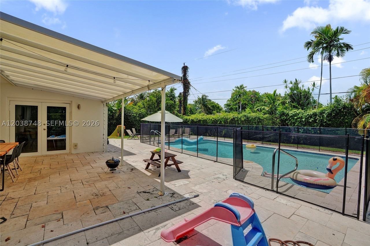 2025 Alamanda Dr - Photo 7 of 30