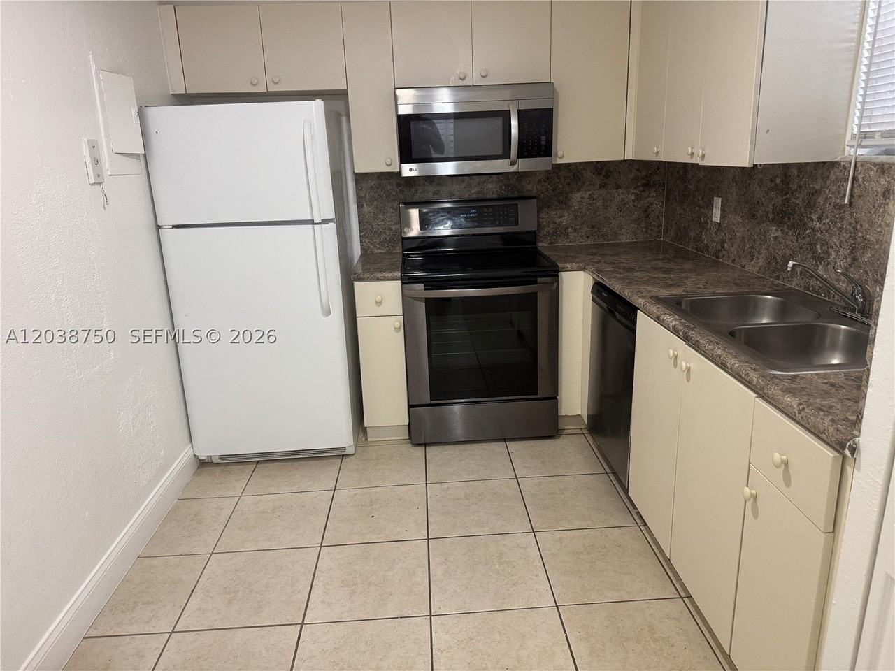 4235 N University Dr #202 - Photo 6 of 50