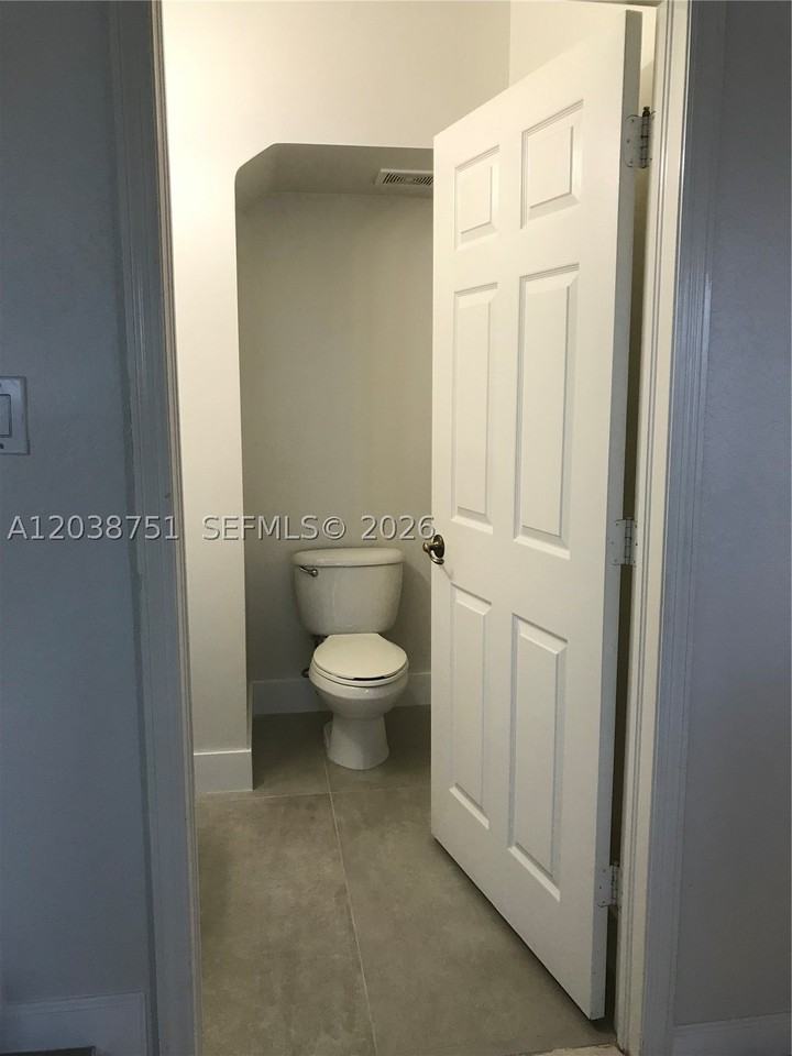 6674 Nw 107th Pl - Photo 5 of 23