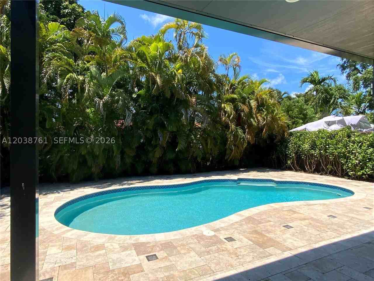 6129 Sw 28th St - Photo 3 of 17