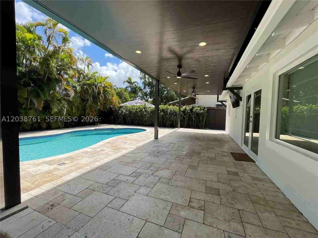 6129 Sw 28th St - Photo 4 of 17