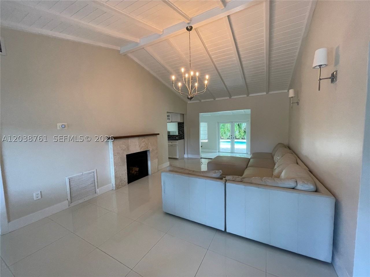 6129 Sw 28th St - Photo 5 of 17