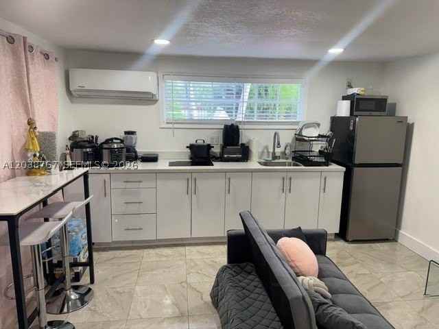 211 Sw 71st Ave - Photo 2 of 8