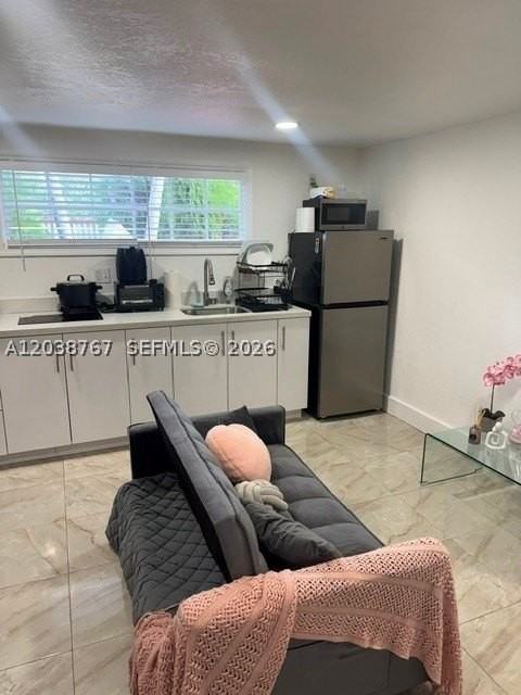 211 Sw 71st Ave - Photo 3 of 8