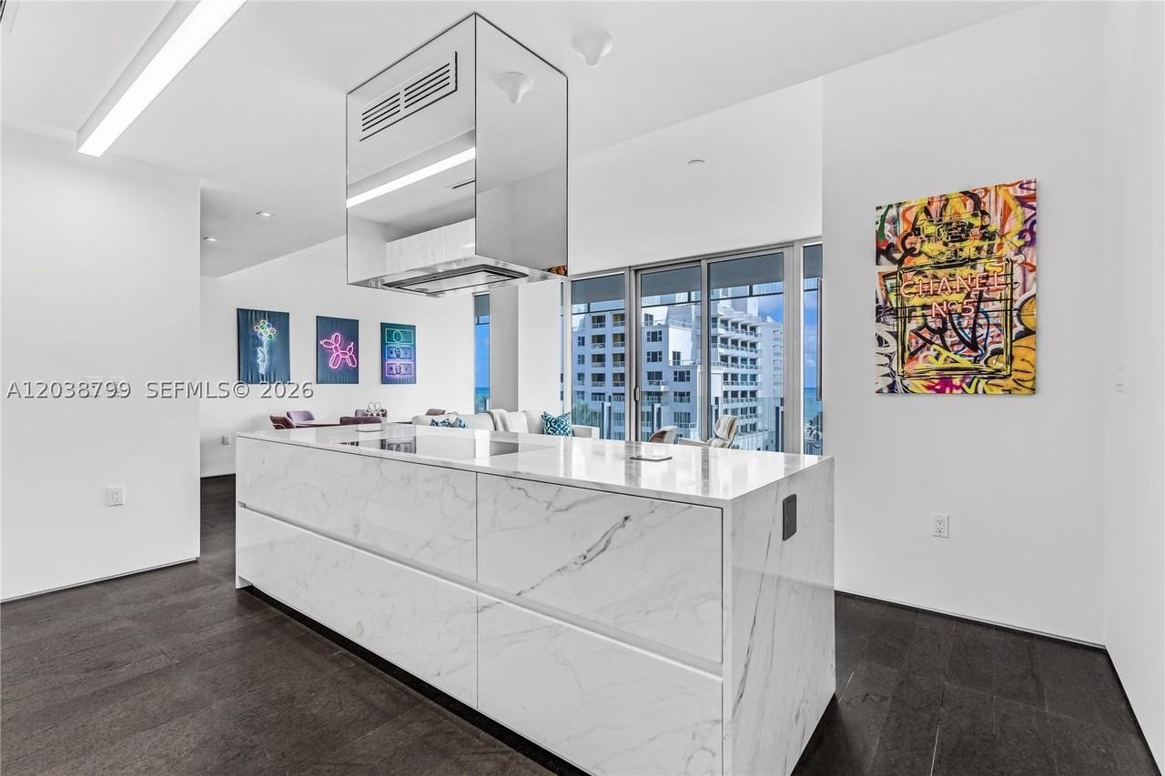 120 Ocean Dr #700 - Photo 6 of 50