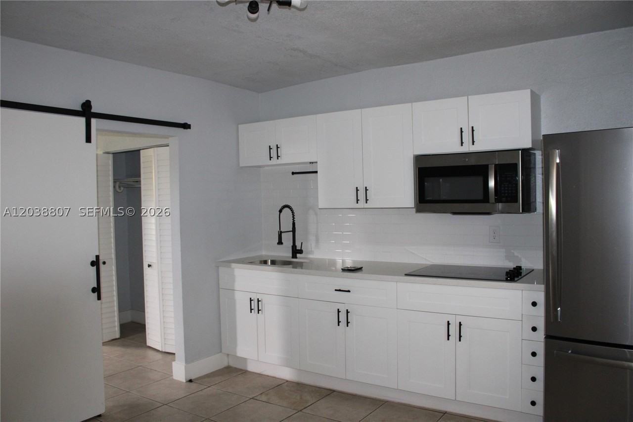 3825 Sw 88th Ct #B - Photo 2 of 15