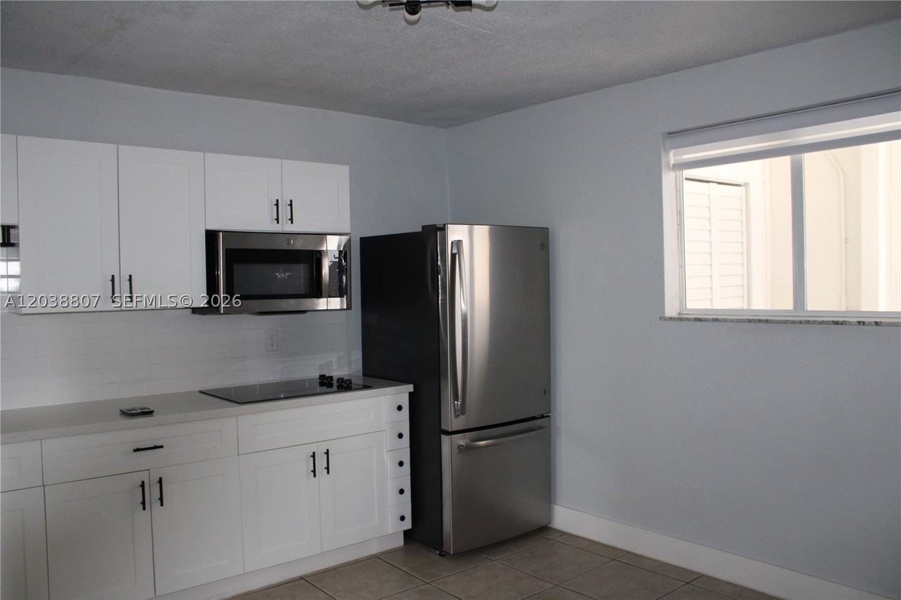 3825 Sw 88th Ct #B - Photo 3 of 15