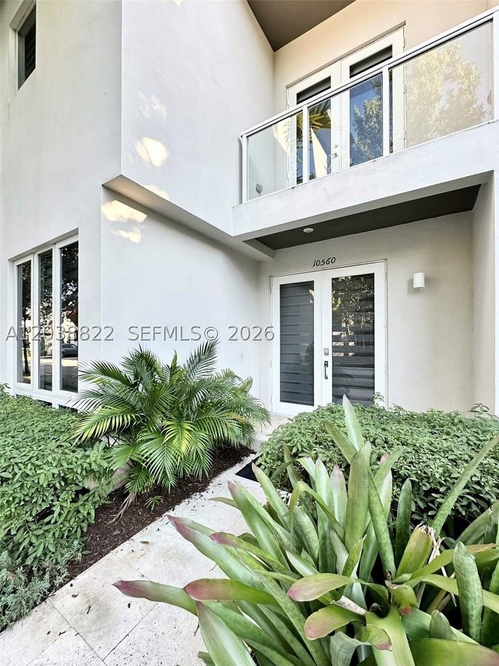 10560 Nw 63rd Ter - Photo 2 of 50