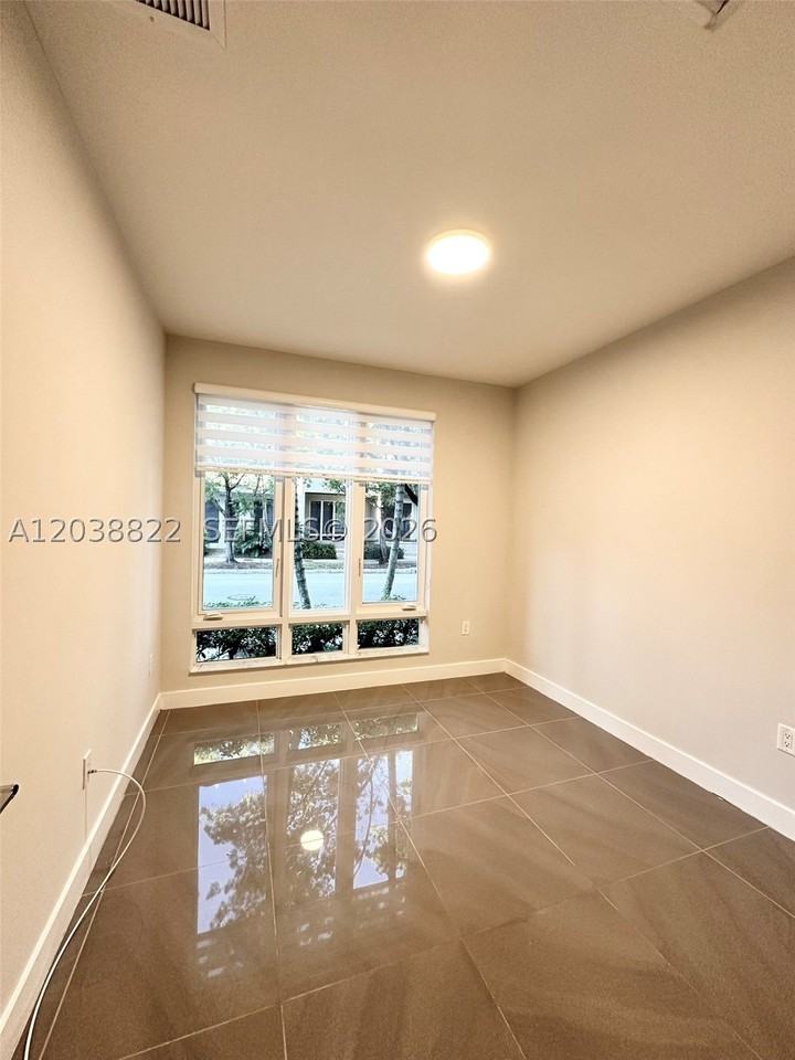 10560 Nw 63rd Ter - Photo 6 of 50