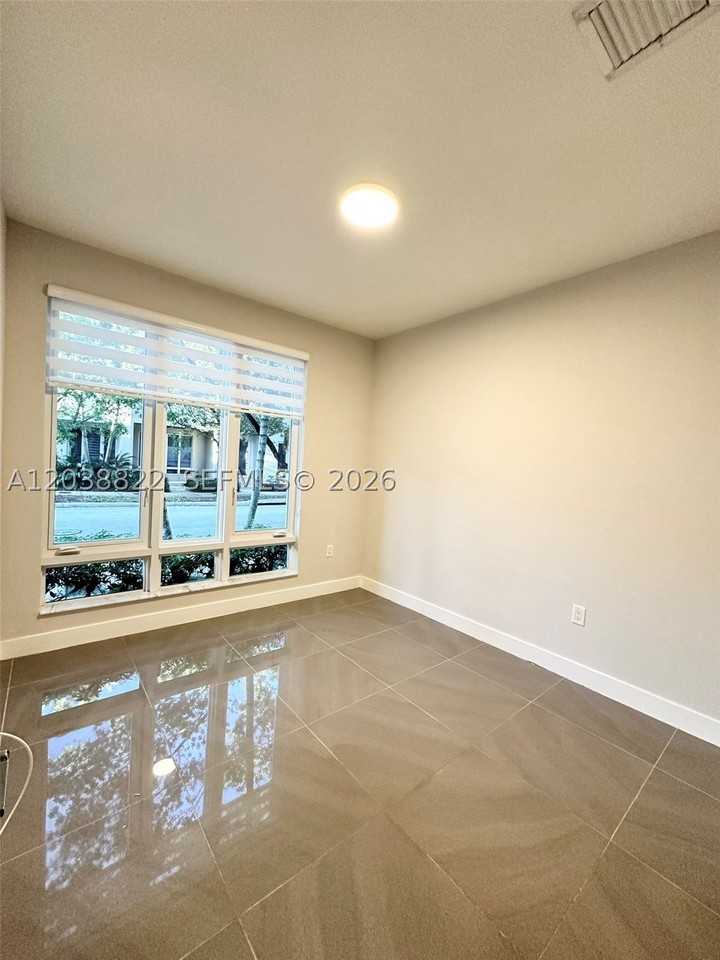 10560 Nw 63rd Ter - Photo 7 of 50