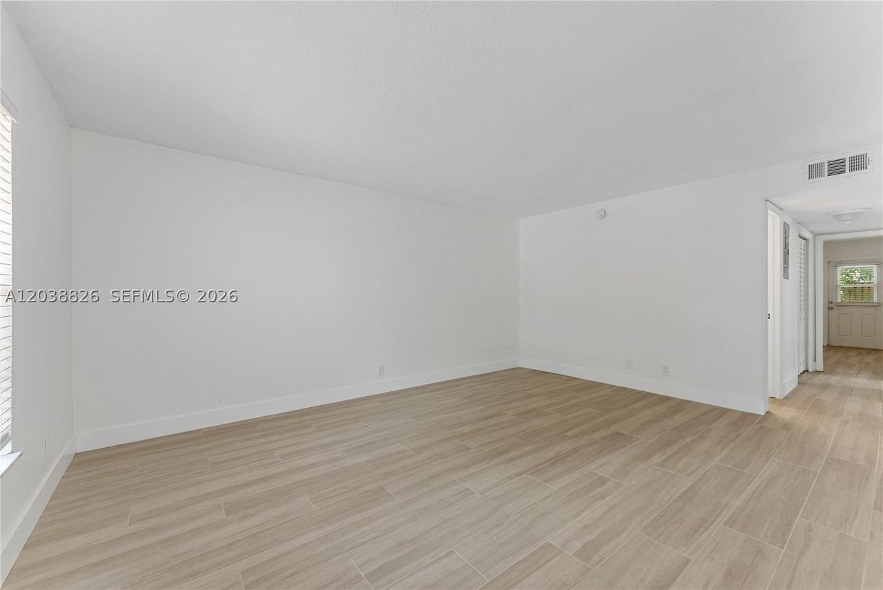 10261 Nw 35th St #10 - Photo 5 of 17