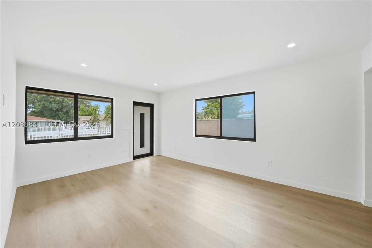 1861 Nw 27th St #1 - Photo 4 of 23
