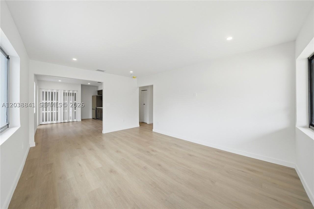 1861 Nw 27th St #1 - Photo 5 of 23
