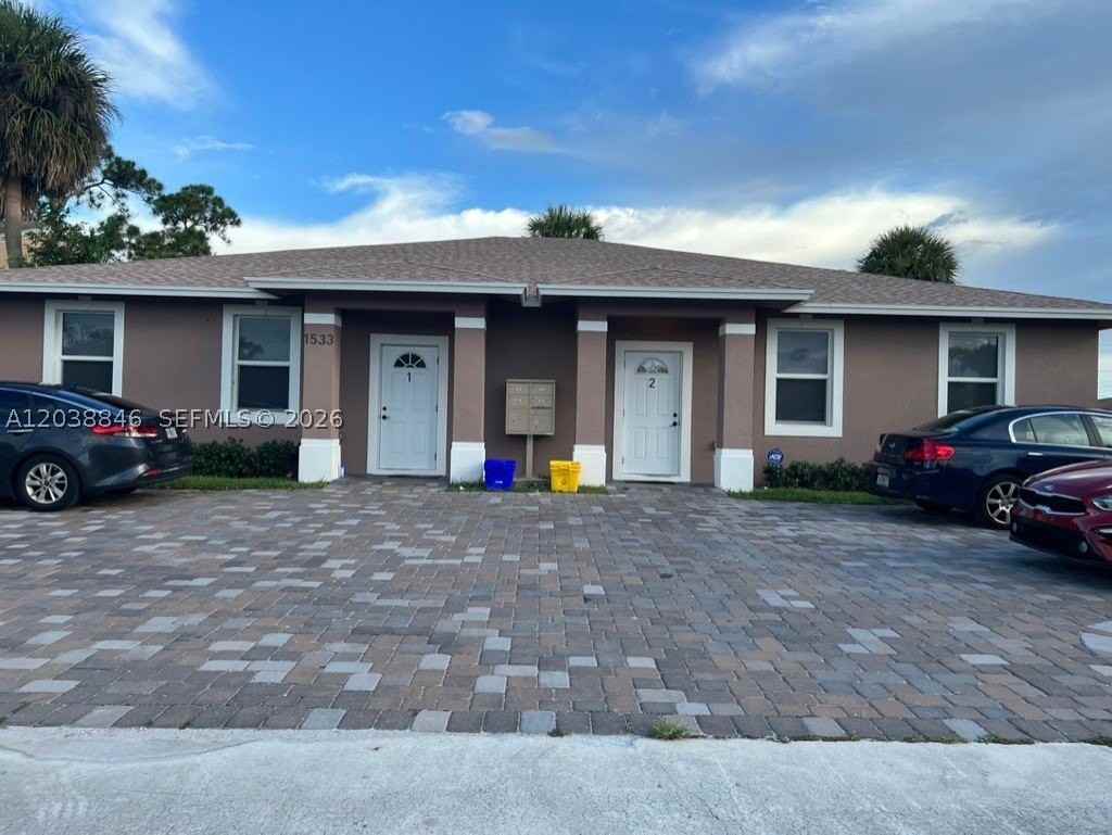 1533 W 26th Ct #2B - Photo 2 of 4