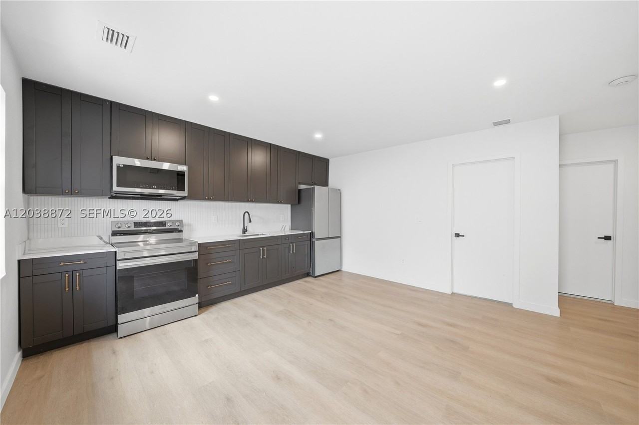 1861 Nw 27th St #2 - Photo 3 of 16