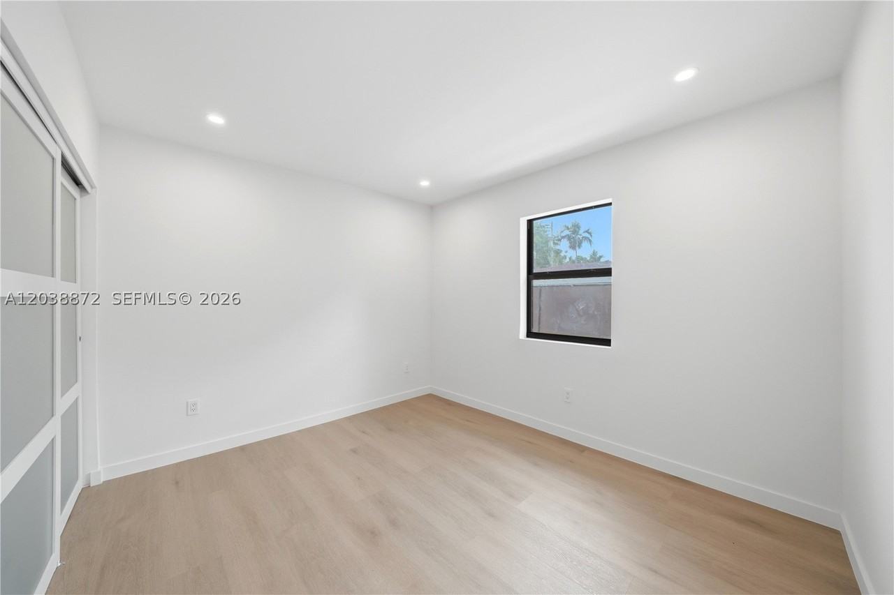 1861 Nw 27th St #2 - Photo 7 of 16