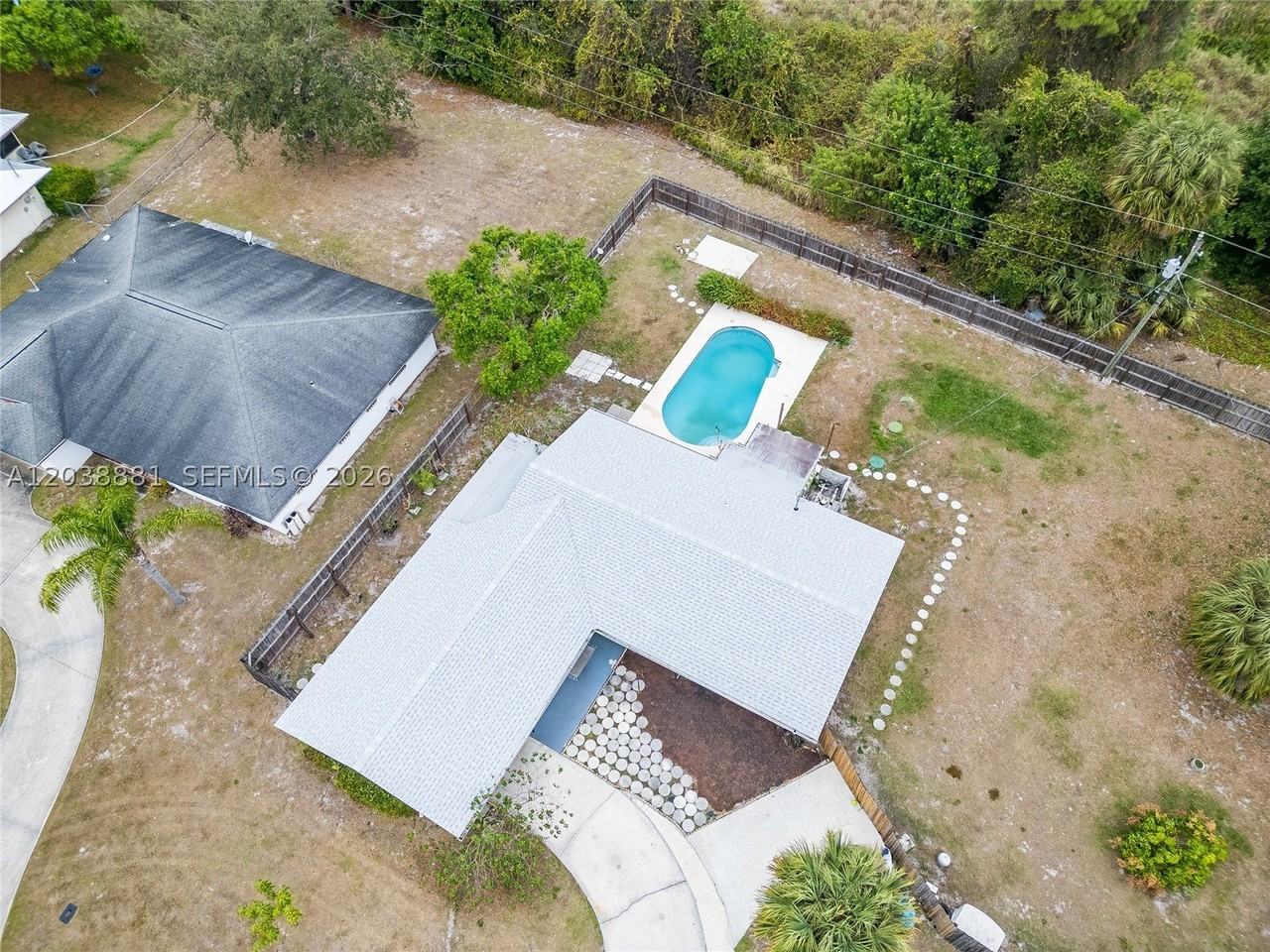 607 Coconut Ave N #607 - Photo 4 of 29