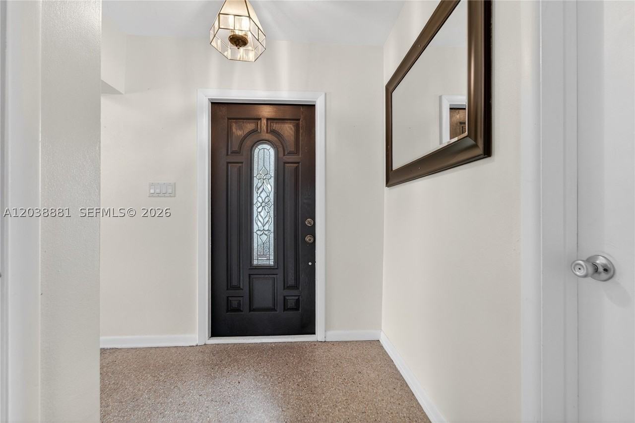 607 Coconut Ave N #607 - Photo 5 of 29