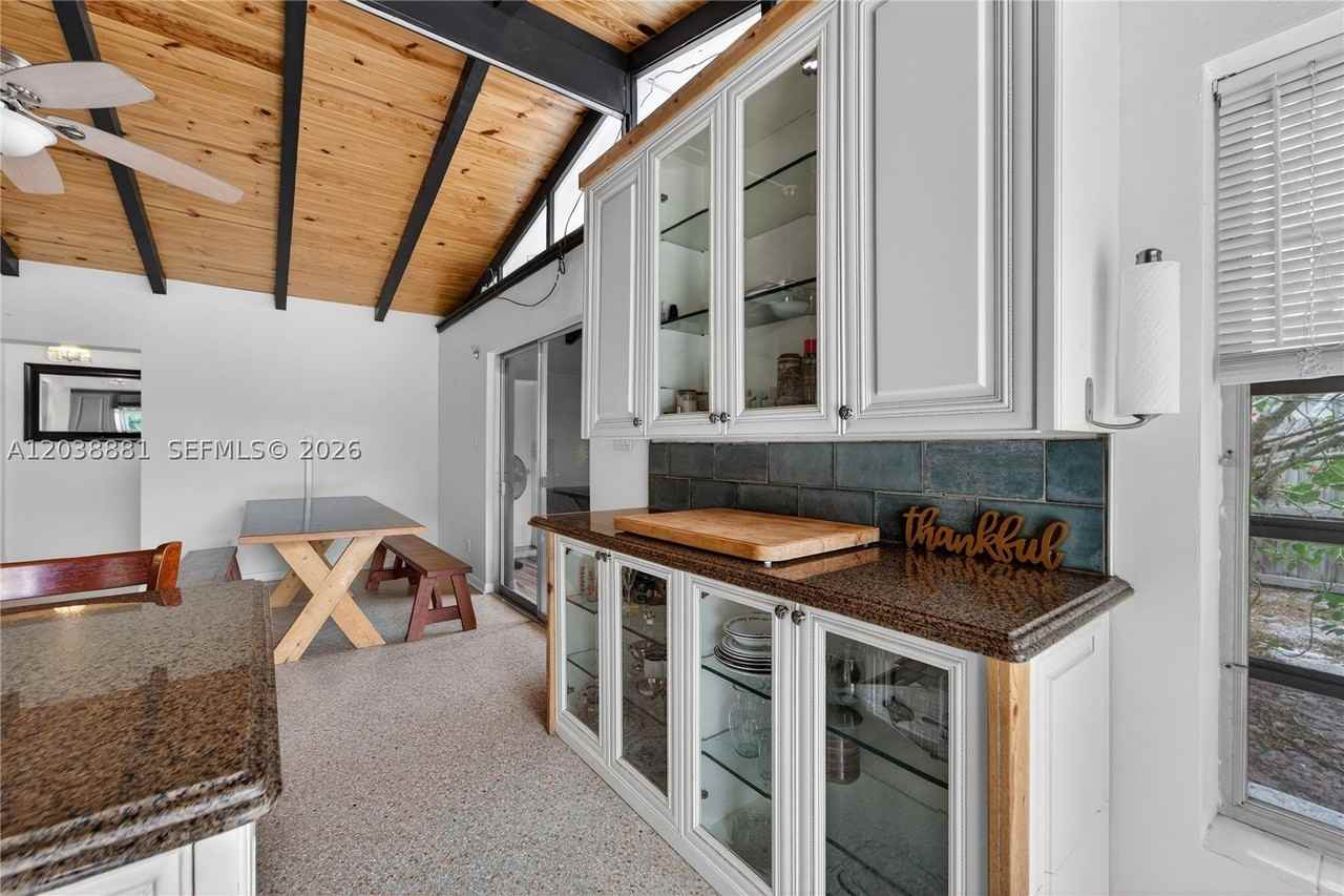 607 Coconut Ave N #607 - Photo 7 of 29