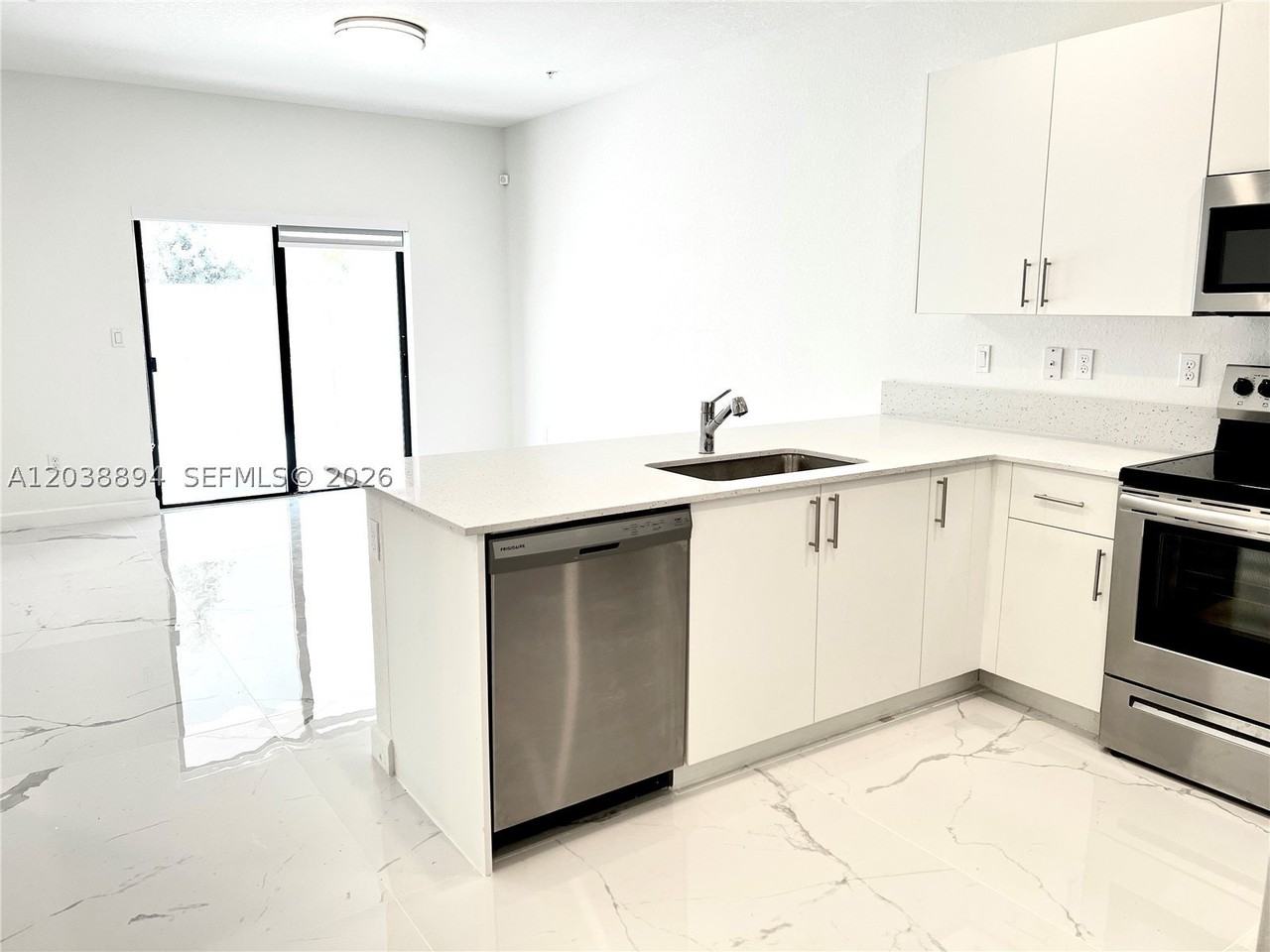 15925 SW SW 2 PL - Photo 2 of 24