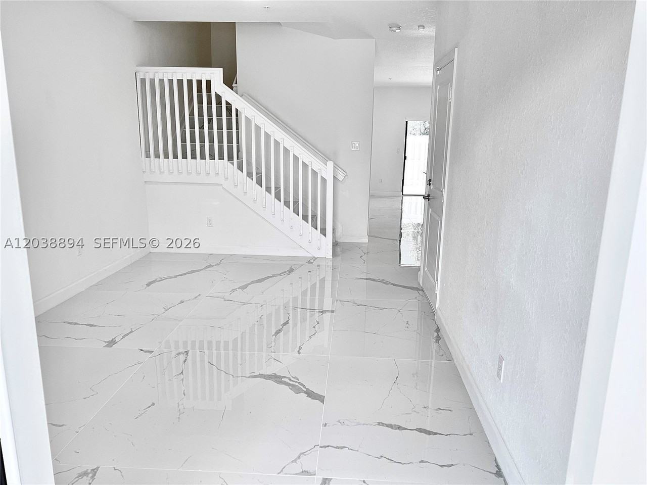 15925 SW SW 2 PL - Photo 3 of 24