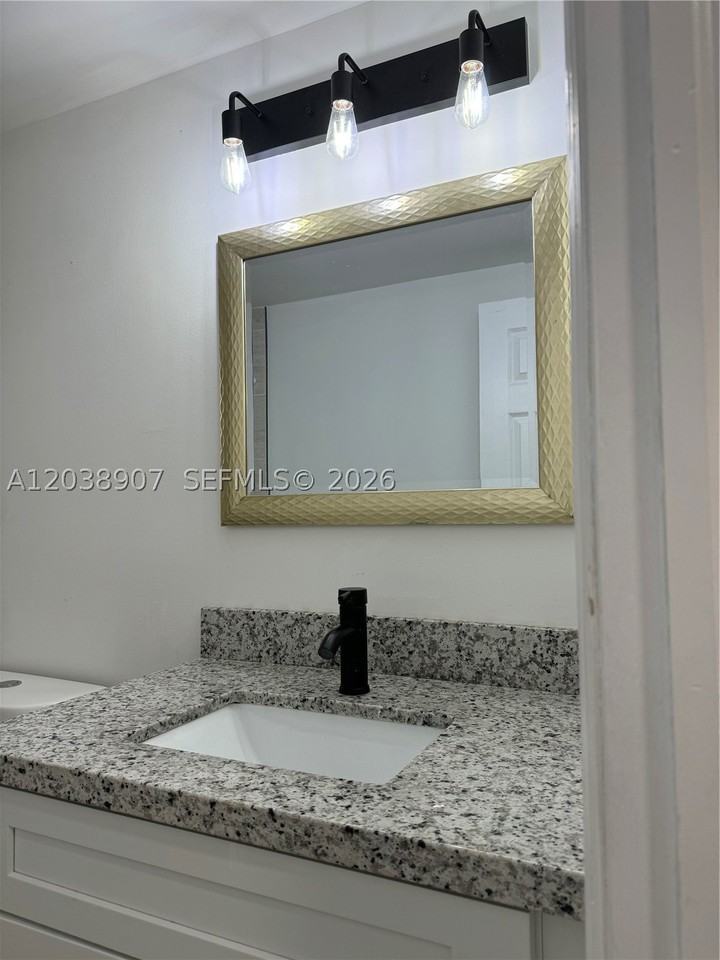 8275 Sw 205th Ter - Photo 4 of 20