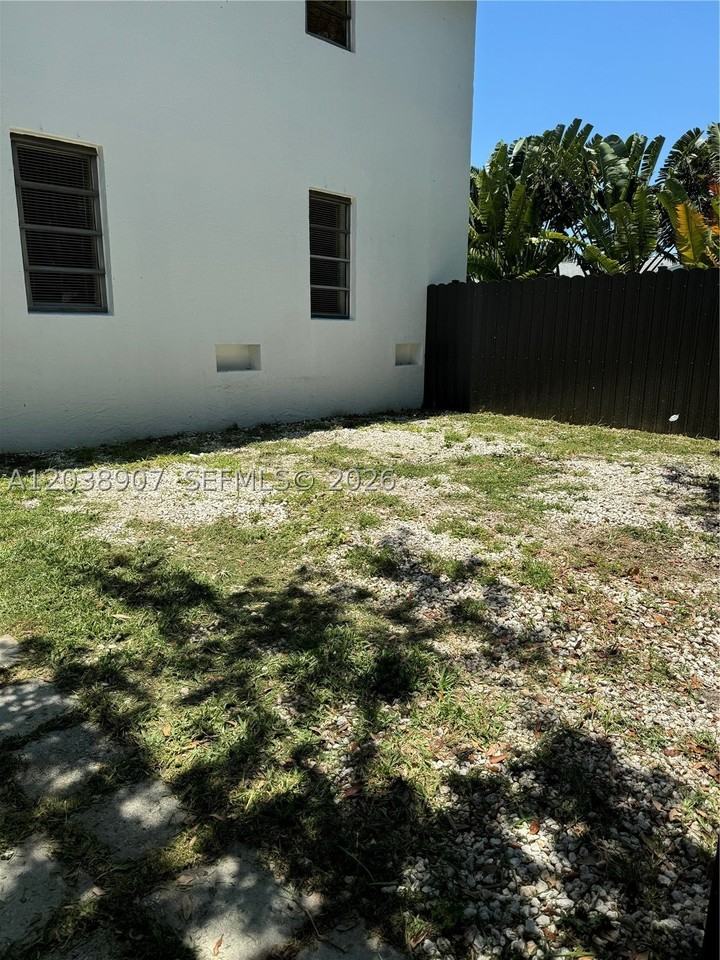 8275 Sw 205th Ter - Photo 7 of 20