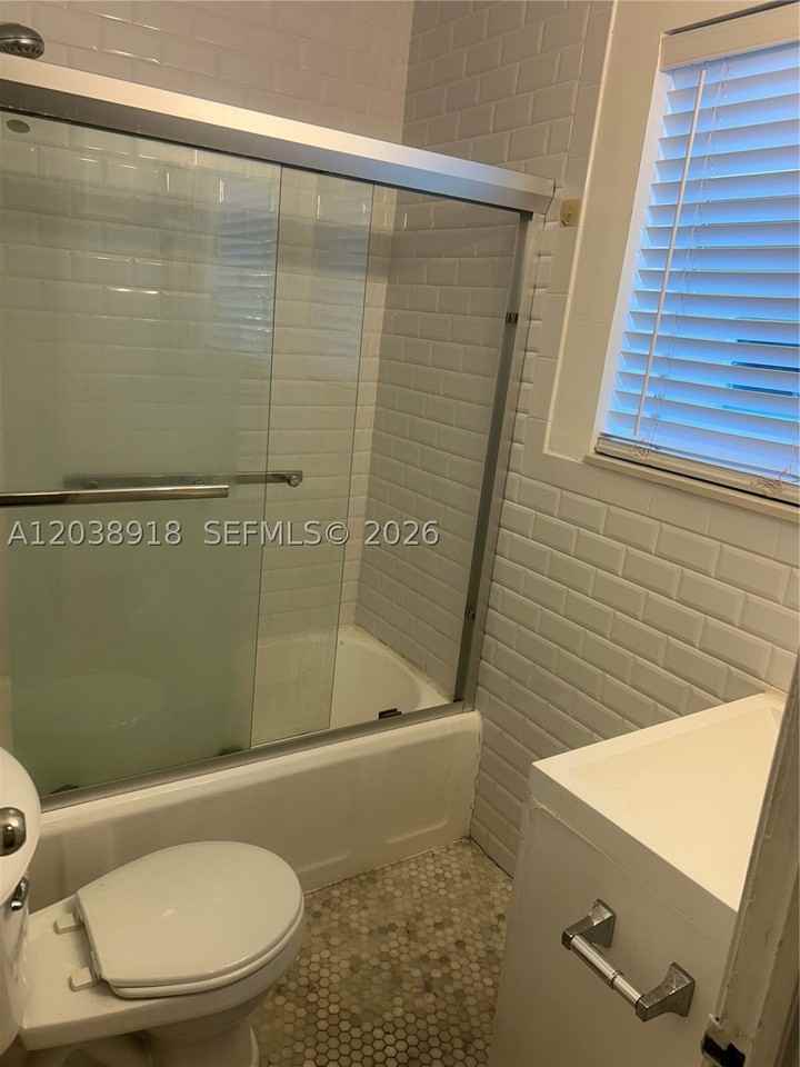 8260 Byron Ave #5 - Photo 4 of 4