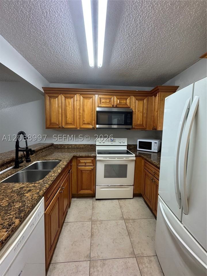 1465 Lake Crystal Dr #A - Photo 5 of 13