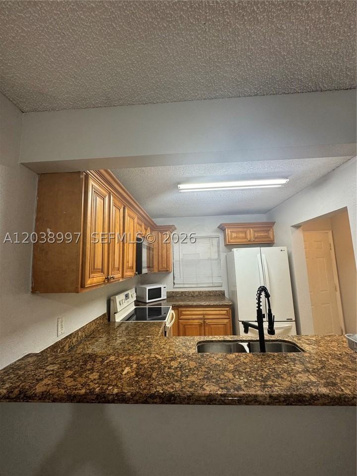 1465 Lake Crystal Dr #A - Photo 6 of 13