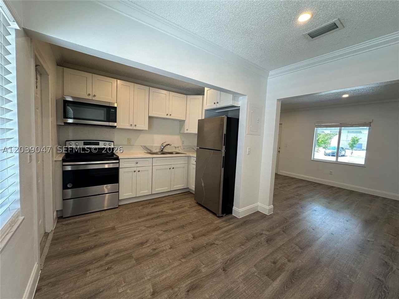 1737 Liberty St #10 - Photo 2 of 39