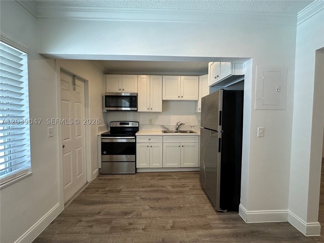 1737 Liberty St #10 - Photo 3 of 39