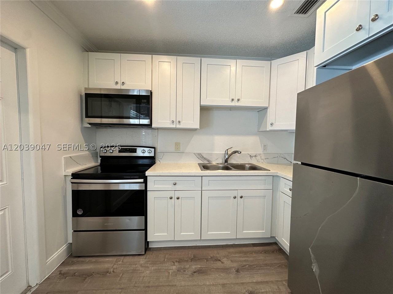 1737 Liberty St #10 - Photo 4 of 39