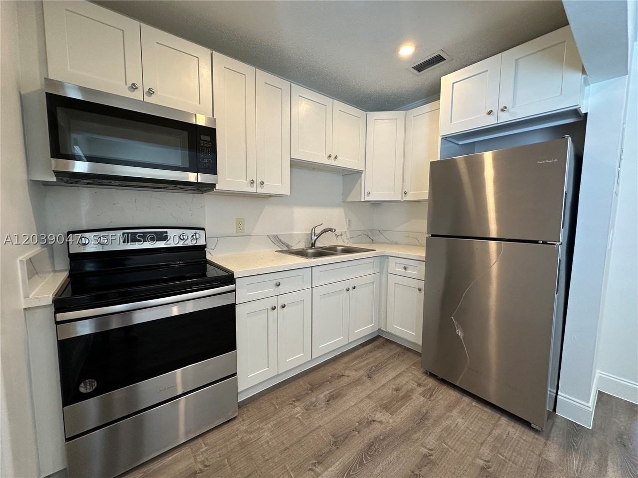 1737 Liberty St #10 - Photo 5 of 39