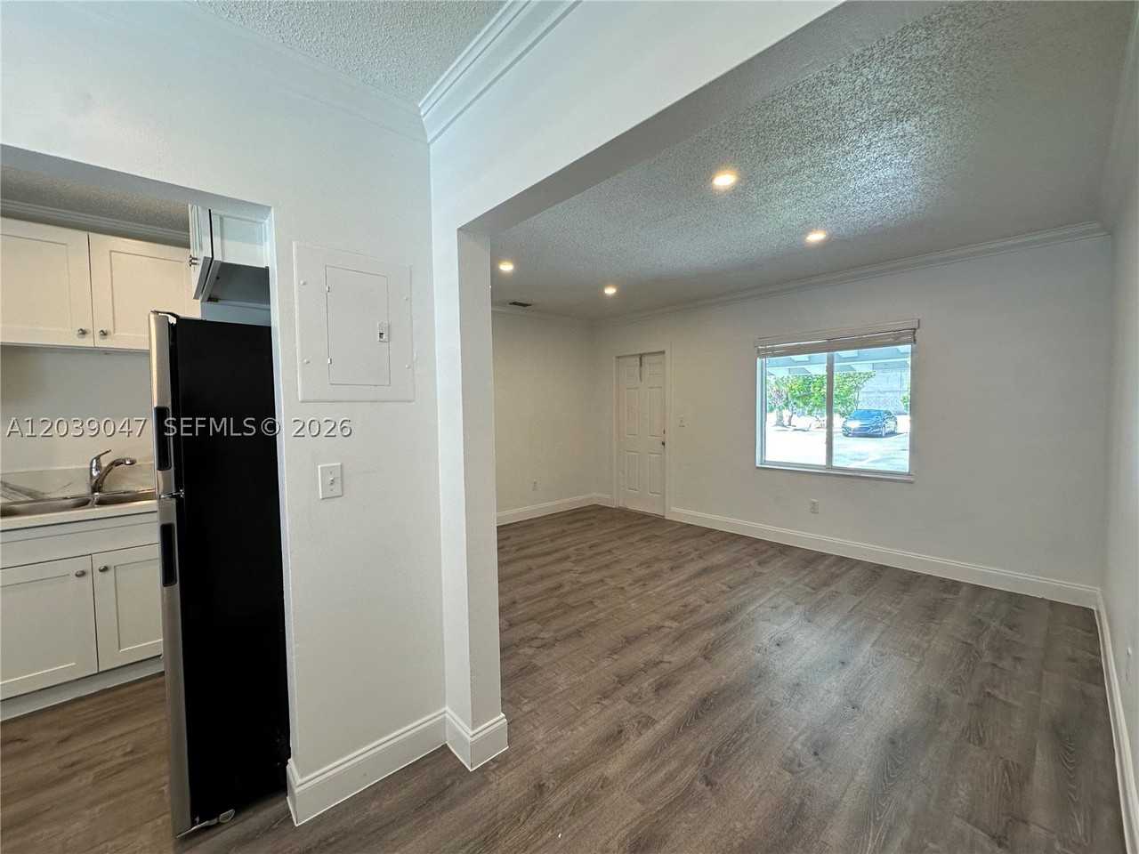 1737 Liberty St #10 - Photo 7 of 39