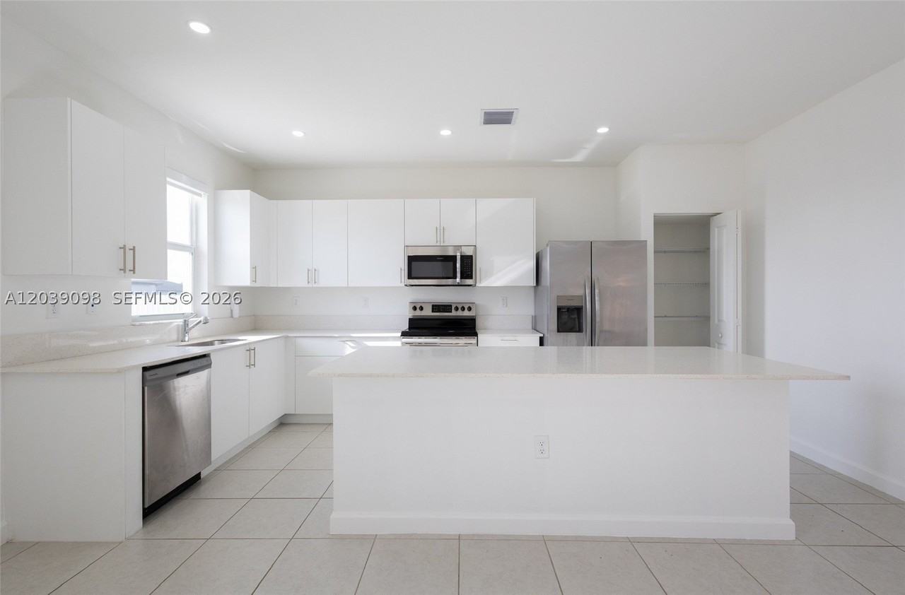 29071 Sw 171st Ave #0 - Photo 4 of 33