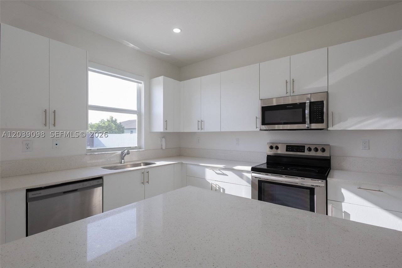 29071 Sw 171st Ave #0 - Photo 6 of 33