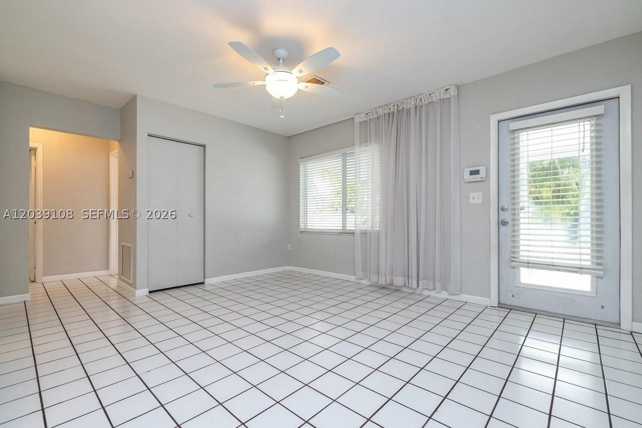 1029 Ne 113th St - Photo 4 of 13