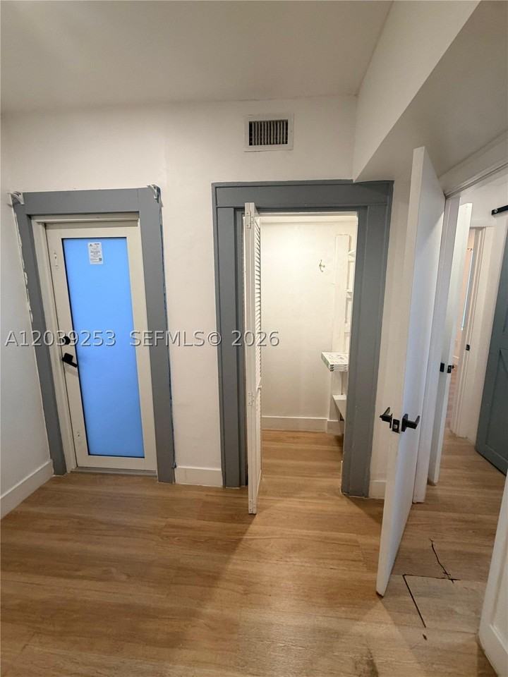 453 Nw 25th Ct #1 - Photo 6 of 12