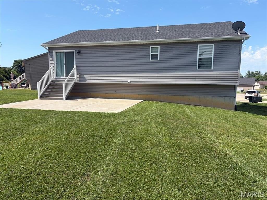 442 Honeysuckle Creek Dr - Photo 3 of 17