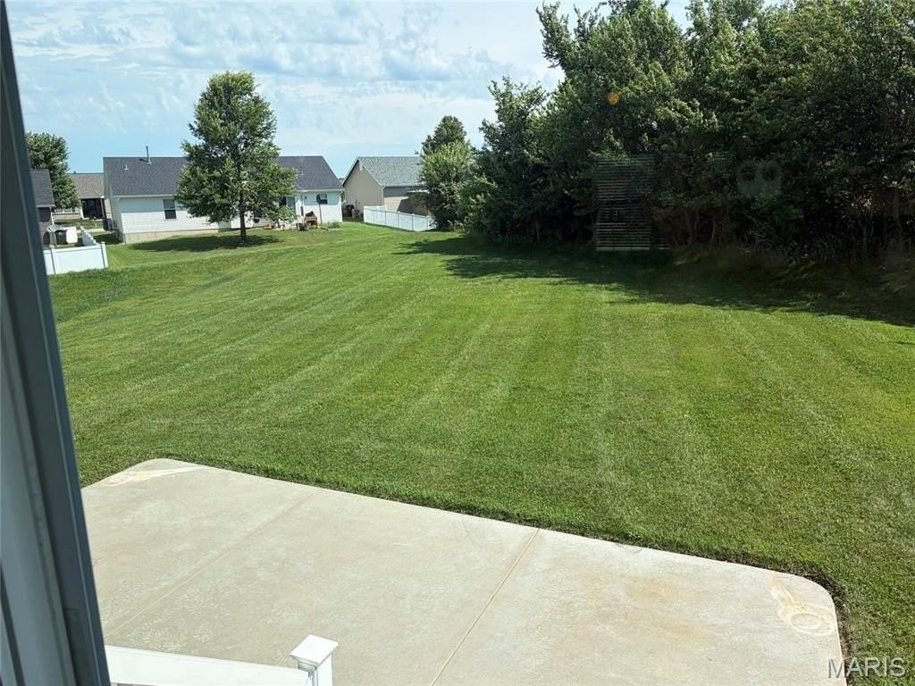 442 Honeysuckle Creek Dr - Photo 4 of 17