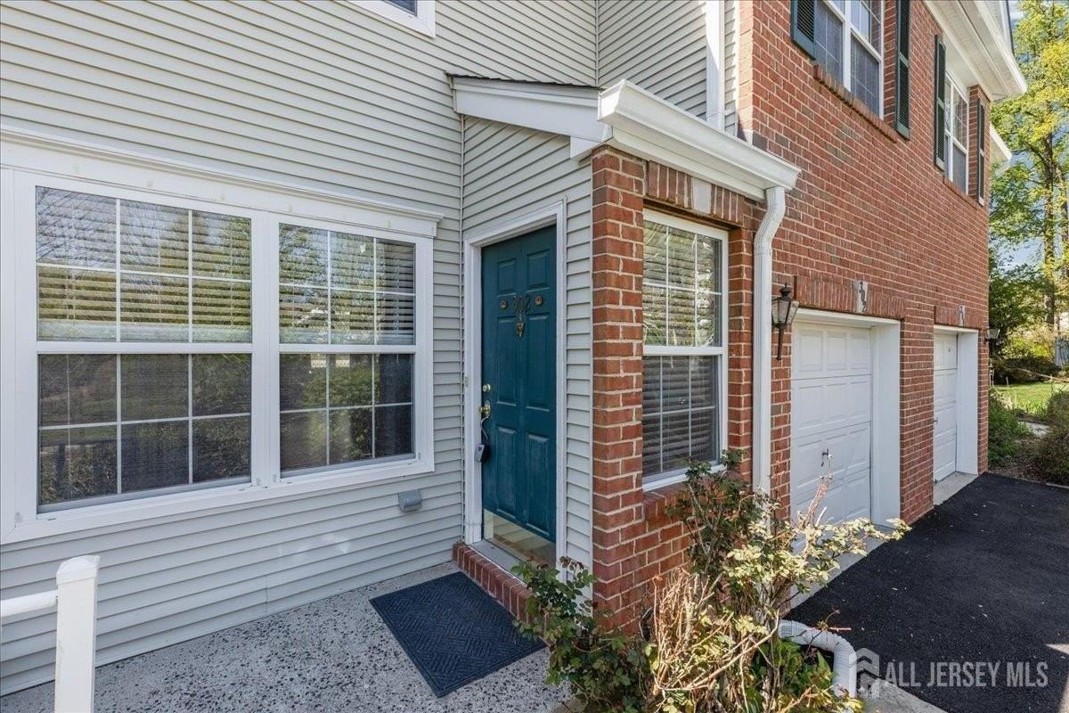 302 Wellington Park Dr - Photo 3 of 37